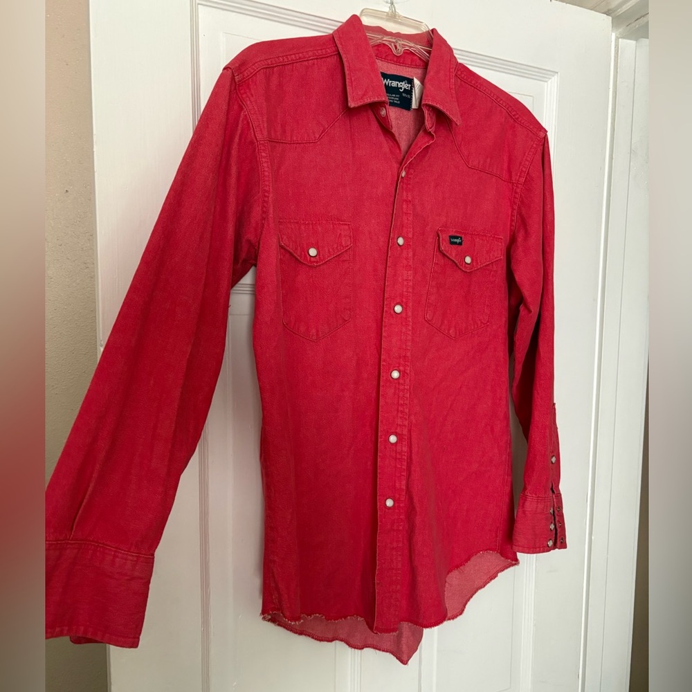 Wrangler Men's Vibrant Red Casual Shirt